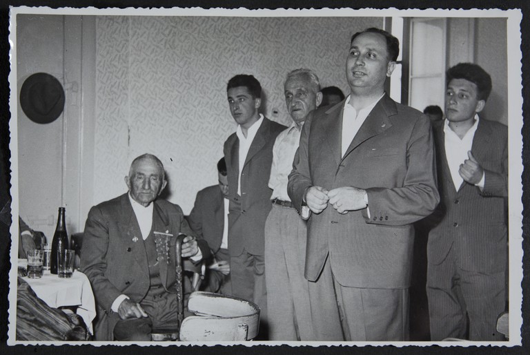 Trieste, luglio 1956, A.N.P.I. provinciale, Alcide Cervi con alcuni ospiti